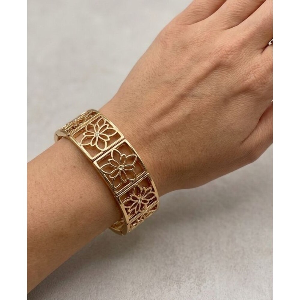 Vintage Avon Studio 1886 Femme Floral Stretch Bracelet Gold Tone  Vintage Gold T